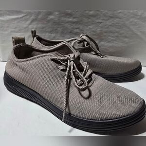 Easy Street Comfort Wave Brodie Shoes size 10 Taupe